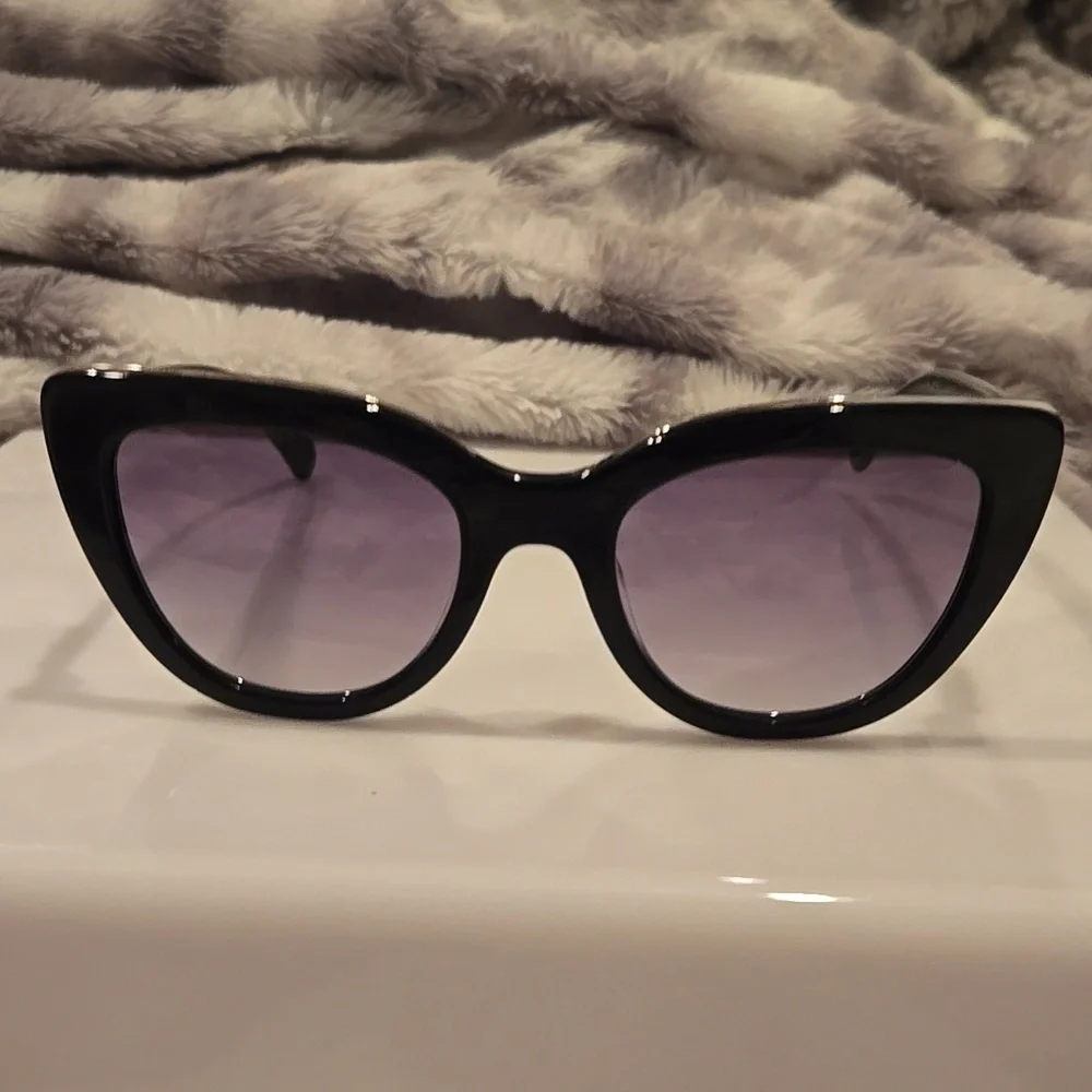 Longchamp Paris Black Cat-Eye Sunglasses with Gradient Lenses Brand New In Case
